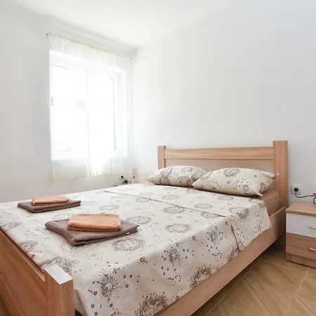 Apartment Ban *